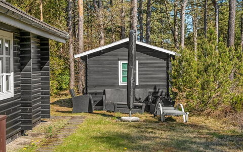 Uuno - 1.2Km from the Sea: Hout, Huis, Veranda, Dek, Hardwood, Dak, Beits, Houten Vloer, Eco Hotel