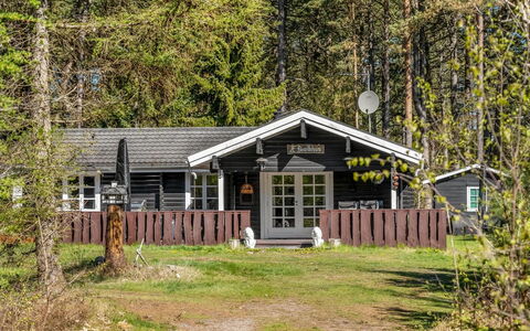 Uuno - 1.2Km from the Sea: Hout, Huis, Veranda, Dek, Hardwood, Dak, Beits, Houten Vloer, Eco Hotel