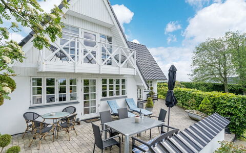 Tamer - 500M to the Fjord: Huis, Dak, Huis, Landgoed, Verblijf, Siding, Schuifraam, Schaduw, Ontwerp, Balkon
