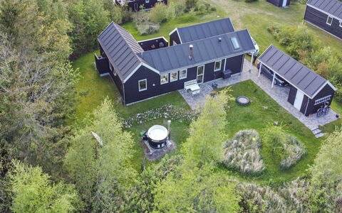 Eireen - 600M to the Fjord: Woongebied, Dak, Voorstad, Oprit, Landgoed, Schoorsteen