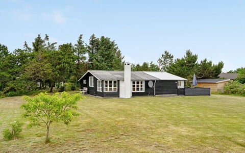 Githa - 100M to the Fjord: Blauw, Struik, Verblijf, Groundcover, Tuin, Landgoed, Schaduw, Landscaping, Boerderij, Eco Hotel