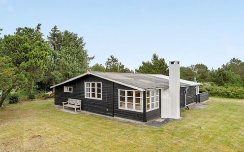 Githa - 100M to the Fjord: Blauw, Struik, Verblijf, Groundcover, Tuin, Landgoed, Schaduw, Landscaping, Boerderij, Eco Hotel