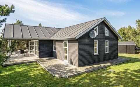 Anethe - 100M to the Fjord: Dak, Huis, Huis, Verblijf, Siding, Boerderij, Landgoed, Gazon, Tuin, Werf