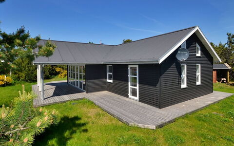 Anethe - 100M to the Fjord: Dak, Huis, Huis, Verblijf, Siding, Deur, Veranda, Boerderij, Gazon, Garden Gebouwen