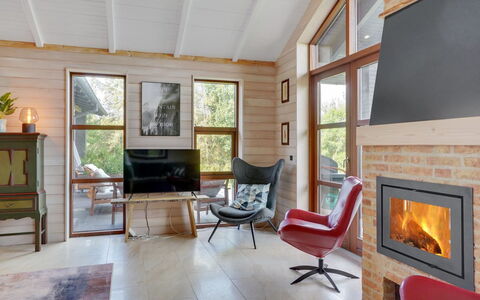 Andri - 600M to the Fjord: Meubilair, Interieur Ontwerp, Flooring, Hout, Woonkamer, Bankstel, Plafond, Houten Vloer, Verdieping, Kamer