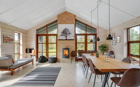 Andri - 600M to the Fjord: Meubilair, Interieur Ontwerp, Flooring, Hout, Plafond, Woonkamer, Bankstel, Verdieping, Stoel, Houten Vloer