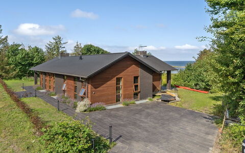 Andri - 600M to the Fjord: Hout, Dak, Architectuur, Huis, Huis, Verblijf, Siding, Hardwood, Helling, Landgoed