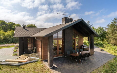 Andri - 600M to the Fjord: Hout, Dak, Architectuur, Huis, Huis, Verblijf, Siding, Hardwood, Helling, Landgoed