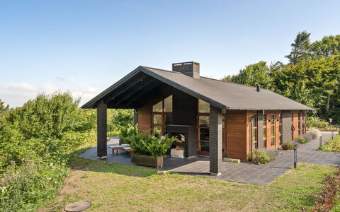 Andri - 600M to the Fjord: Hout, Dak, Architectuur, Huis, Huis, Verblijf, Siding, Hardwood, Helling, Landgoed