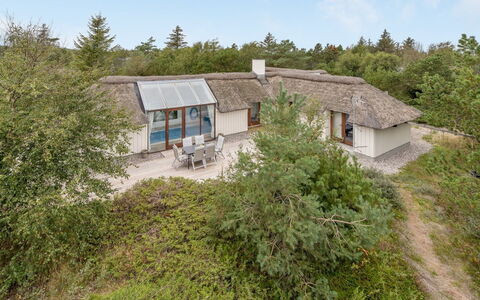 Waldar - 900M from the Sea: Blauw, Struik, Verblijf, Groundcover, Tuin, Landgoed, Schaduw, Landscaping, Boerderij, Eco Hotel