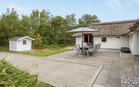 Waldar - 900M from the Sea: Blauw, Struik, Verblijf, Groundcover, Tuin, Landgoed, Schaduw, Landscaping, Boerderij, Eco Hotel