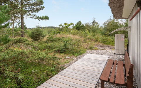 Waldar - 900M from the Sea: Blauw, Struik, Verblijf, Groundcover, Tuin, Landgoed, Schaduw, Landscaping, Boerderij, Eco Hotel