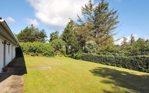 Justine - 600M from the Sea: Blauw, Struik, Verblijf, Groundcover, Tuin, Landgoed, Schaduw, Landscaping, Boerderij, Eco Hotel