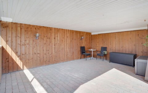 Bitta - 500M from the Sea: Meubilair, Interieur Ontwerp, Stoel, Flooring, Tafel, Toevlucht, Verdieping, Plafond, Kamer, Eco Hotel