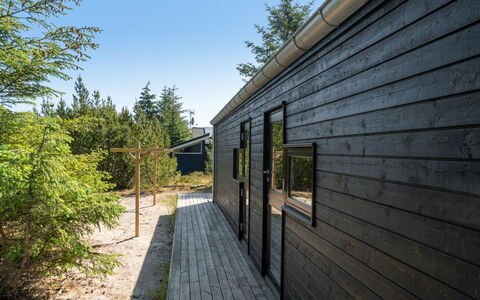 Gunnor - 1.3Km from the Sea: Meubilair, Interieur Ontwerp, Stoel, Flooring, Tafel, Toevlucht, Verdieping, Plafond, Kamer, Eco Hotel