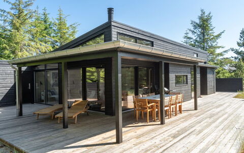 Gunnor - 1.3Km from the Sea: Meubilair, Interieur Ontwerp, Stoel, Flooring, Tafel, Toevlucht, Verdieping, Plafond, Kamer, Eco Hotel
