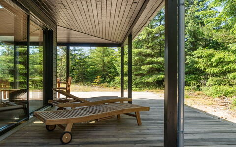 Gunnor - 1.3Km from the Sea: Meubilair, Interieur Ontwerp, Stoel, Flooring, Tafel, Toevlucht, Verdieping, Plafond, Kamer, Eco Hotel
