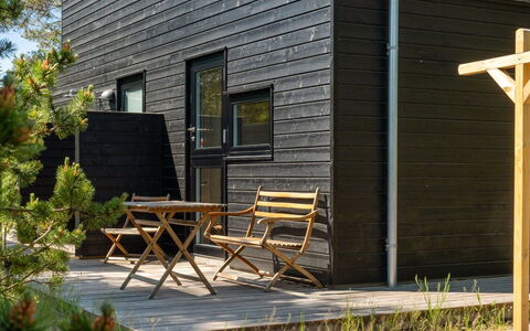 Gunnor - 1.3Km from the Sea: Meubilair, Interieur Ontwerp, Stoel, Flooring, Tafel, Toevlucht, Verdieping, Plafond, Kamer, Eco Hotel