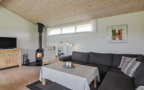 Adelbert - 400M from the Sea: Flooring, Muur, Verdieping, Interieur Ontwerp, Hout, Plafond, Houten Vloer, Verlichting, Meubilair, Laminaatvloer
