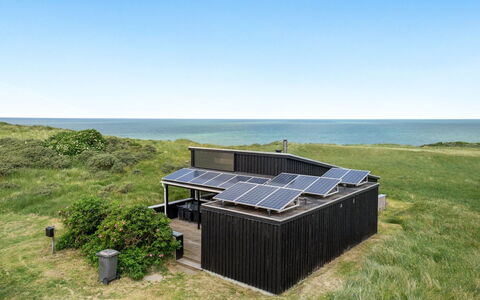Mirjami - 95M from the Sea: Huis, Woongebied, Huis, Verblijf, Dak, Land Lot, Siding, Tuin, Landgoed, Gazon