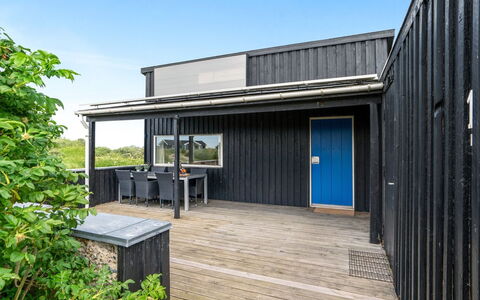 Mirjami - 95M from the Sea: Huis, Woongebied, Huis, Verblijf, Dak, Land Lot, Siding, Tuin, Landgoed, Gazon