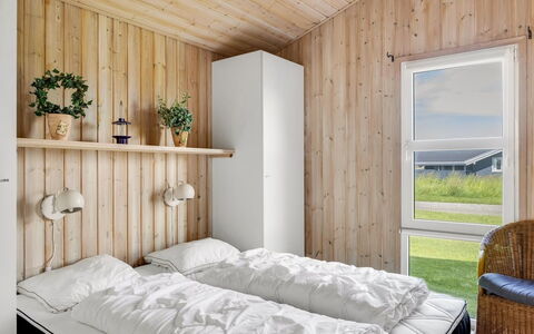 Ellen - 289M from the Sea: Slaapkamer, Bed, Hout, Meubilair, Interieur Ontwerp, Bedding, Laken, Verdieping, Flooring, Plafond