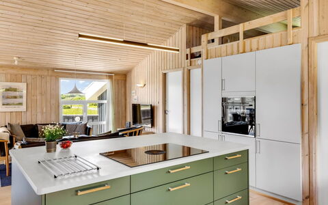 Ellen - 289M from the Sea: Hout, Flooring, Interieur Ontwerp, Verdieping, Keuken, Plafond, Houten Vloer, Meubilair, Countertop, Beits