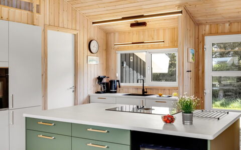 Ellen - 289M from the Sea: Toestel Van De Keuken, Keuken, Countertop, Interieur Ontwerp, Major Appliance, Hout, Meubilair, Flooring, Cabinetry, Huishoudapparatuur