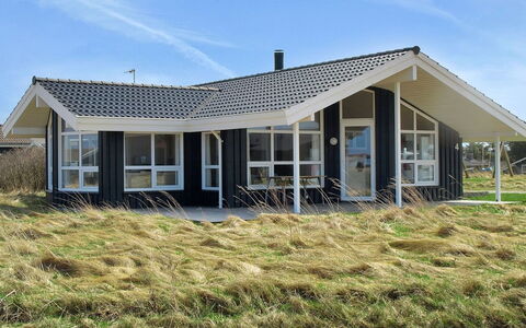 Alana - 346M from the Sea: Dak, Huis, Huis, Verblijf, Siding, Landgoed, Oprit, Garden Gebouwen, Werf, Schuur