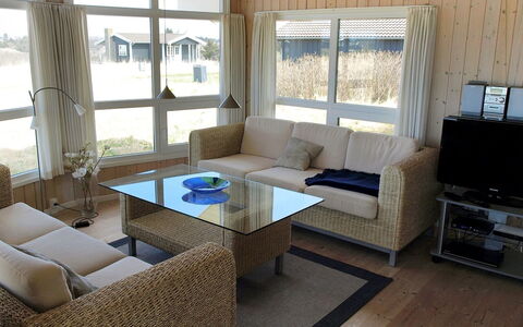 Alana - 346M from the Sea: Dak, Huis, Huis, Verblijf, Siding, Landgoed, Oprit, Garden Gebouwen, Werf, Schuur