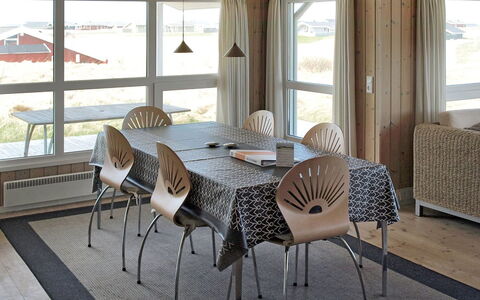 Alana - 346M from the Sea: Dak, Huis, Huis, Verblijf, Siding, Landgoed, Oprit, Garden Gebouwen, Werf, Schuur