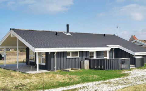 Alana - 346M from the Sea: Dak, Huis, Huis, Verblijf, Siding, Landgoed, Oprit, Garden Gebouwen, Werf, Schuur