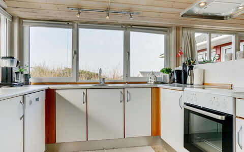 Iacobus - 400M from the Sea: Keuken, Interieur Ontwerp, Flooring, Hout, Plafond, Countertop, Meubilair, Toestel Van De Keuken, Verdieping, Major Appliance