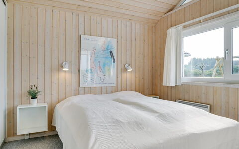 Iacobus - 400M from the Sea: Hout, Slaapkamer, Plafond, Interieur Ontwerp, Bed, Flooring, Verdieping, Huis, Bedding, Laken