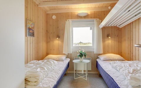 Iacobus - 400M from the Sea: Slaapkamer, Bed, Hout, Interieur Ontwerp, Plafond, Verdieping, Laken, Flooring, Bedding, Verlichting