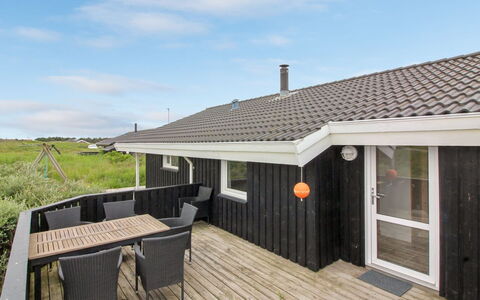 Fanija - 200M from the Sea: Hout, Architectuur, Huis, Huis, Dak, Verblijf, Schaduw, Balkon, Veranda, Plank