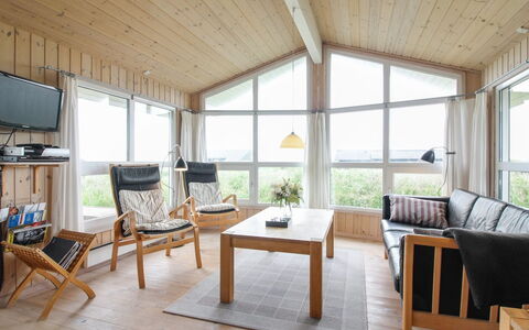 Fanija - 200M from the Sea: Meubilair, Interieur Ontwerp, Hout, Plafond, Verdieping, Flooring, Huis, Kamer, Woonkamer, Stoel