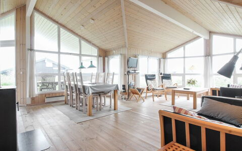 Fanija - 200M from the Sea: Hout, Interieur Ontwerp, Plafond, Verdieping, Meubilair, Flooring, Huis, Stoel, Houten Vloer, Woonkamer