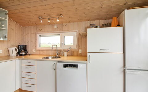 Fanija - 200M from the Sea: Flooring, Keuken, Hout, Verdieping, Toestel Van De Keuken, Countertop, Interieur Ontwerp, Major Appliance, Cabinetry, Plafond