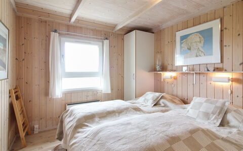 Fanija - 200M from the Sea: Slaapkamer, Hout, Bed, Interieur Ontwerp, Plafond, Meubilair, Kamer, Laken, Bedding, Verdieping