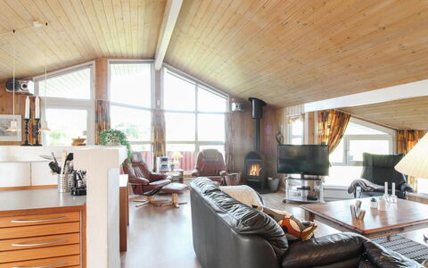 Diderik - 300M from the Sea: Hout, Dak, Architectuur, Huis, Huis, Verblijf, Siding, Hardwood, Helling, Landgoed