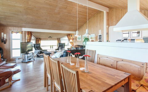 Diderik - 300M from the Sea: Hout, Dak, Architectuur, Huis, Huis, Verblijf, Siding, Hardwood, Helling, Landgoed