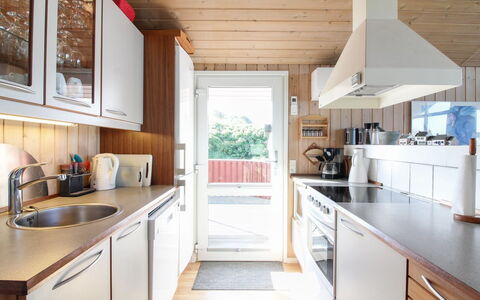 Diderik - 300M from the Sea: Hout, Dak, Architectuur, Huis, Huis, Verblijf, Siding, Hardwood, Helling, Landgoed
