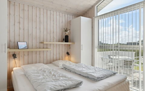 Ohto - 281M from the Sea: Hout, Plafond, Interieur Ontwerp, Verdieping, Slaapkamer, Appartement, Bed, Hardwood, Beits, Ontwerp