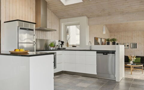 Ohto - 281M from the Sea: Keuken, Flooring, Countertop, Meubilair, Hout, Verdieping, Interieur Ontwerp, Toestel Van De Keuken, Cabinetry, Plafond