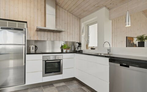 Ohto - 281M from the Sea: Flooring, Keuken, Countertop, Hout, Toestel Van De Keuken, Major Appliance, Interieur Ontwerp, Plafond, Verdieping, Cabinetry