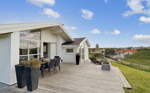 Ohto - 281M from the Sea: Huis, Dak, Deur, Balkon, Schaduw, Plank, Dek, Gang, Daylighting, Siding