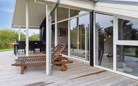 Herbiorn - 403M from the Sea: Flooring, Muur, Verdieping, Interieur Ontwerp, Hout, Plafond, Houten Vloer, Verlichting, Meubilair, Laminaatvloer