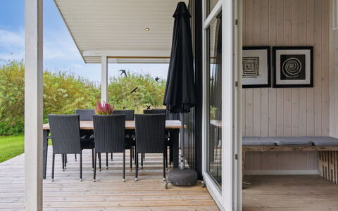 Herbiorn - 403M from the Sea: Flooring, Muur, Verdieping, Interieur Ontwerp, Hout, Plafond, Houten Vloer, Verlichting, Meubilair, Laminaatvloer