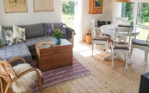 Gerlef - 382M from the Sea: Meubilair, Interieur Ontwerp, Flooring, Verdieping, Hout, Stoel, Tafel, Houten Vloer, Woonkamer, Bankstel